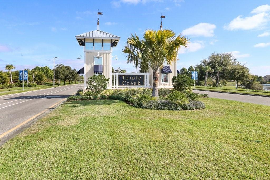 Listing photo id 0 for 13117 Royal Pines Avenue