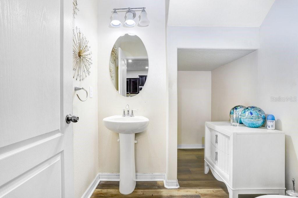 Listing photo id 25 for 13117 Royal Pines Avenue