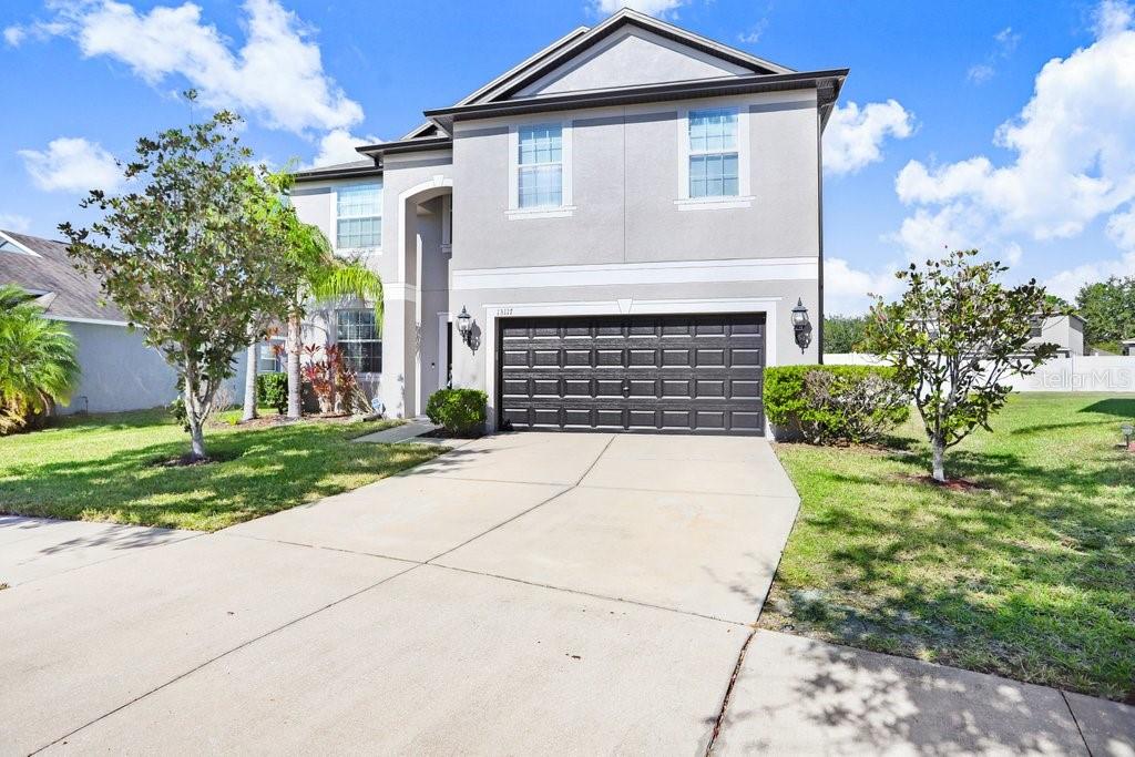 Listing photo id 1 for 13117 Royal Pines Avenue