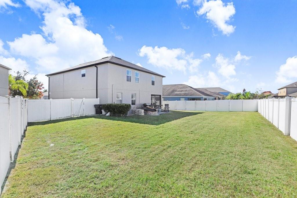 Listing photo id 29 for 13117 Royal Pines Avenue