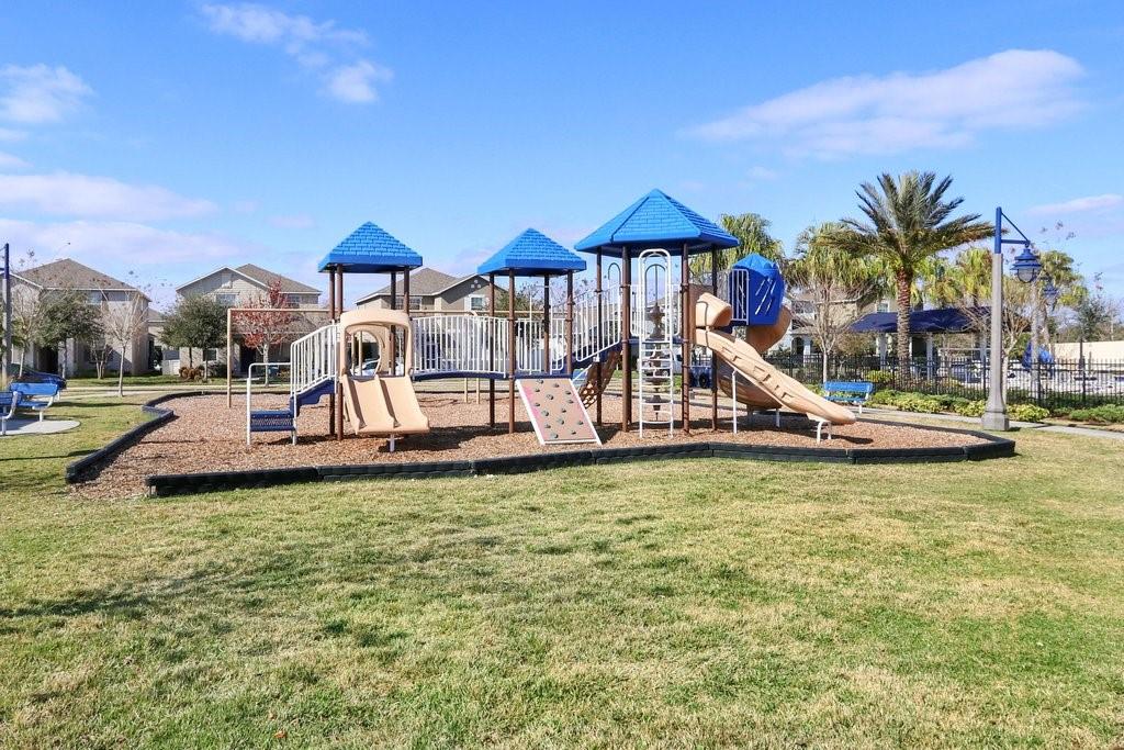 Listing photo id 30 for 13117 Royal Pines Avenue