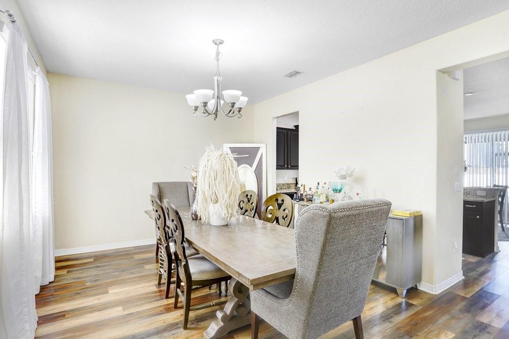 Listing photo id 2 for 13117 Royal Pines Avenue