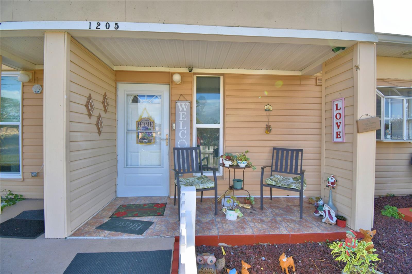 Image 2 of 52 For 1205 Club Circle