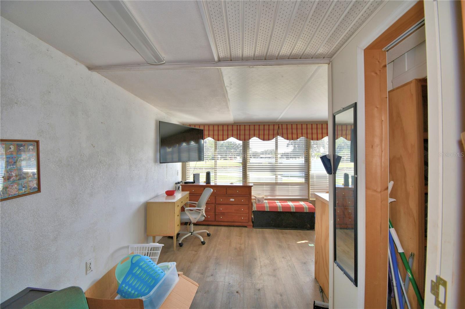 Image 22 of 52 For 1205 Club Circle