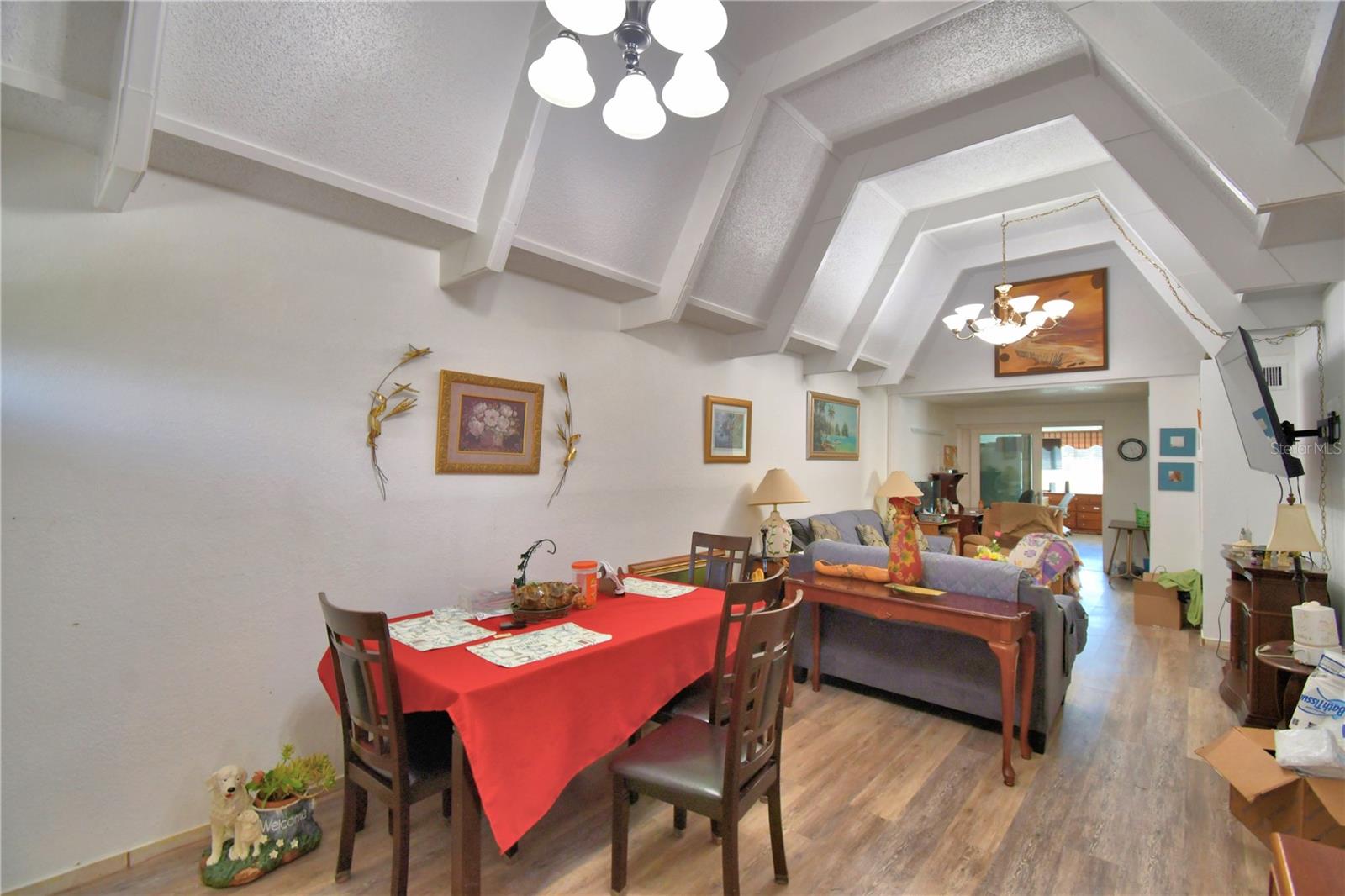 Image 3 of 52 For 1205 Club Circle