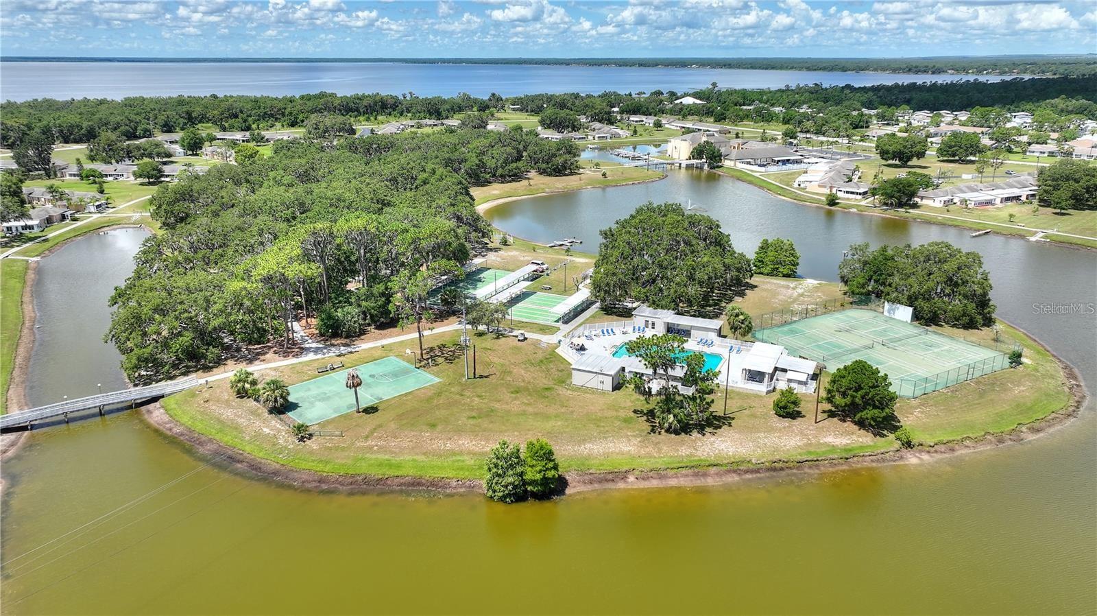 Image 35 of 52 For 1205 Club Circle