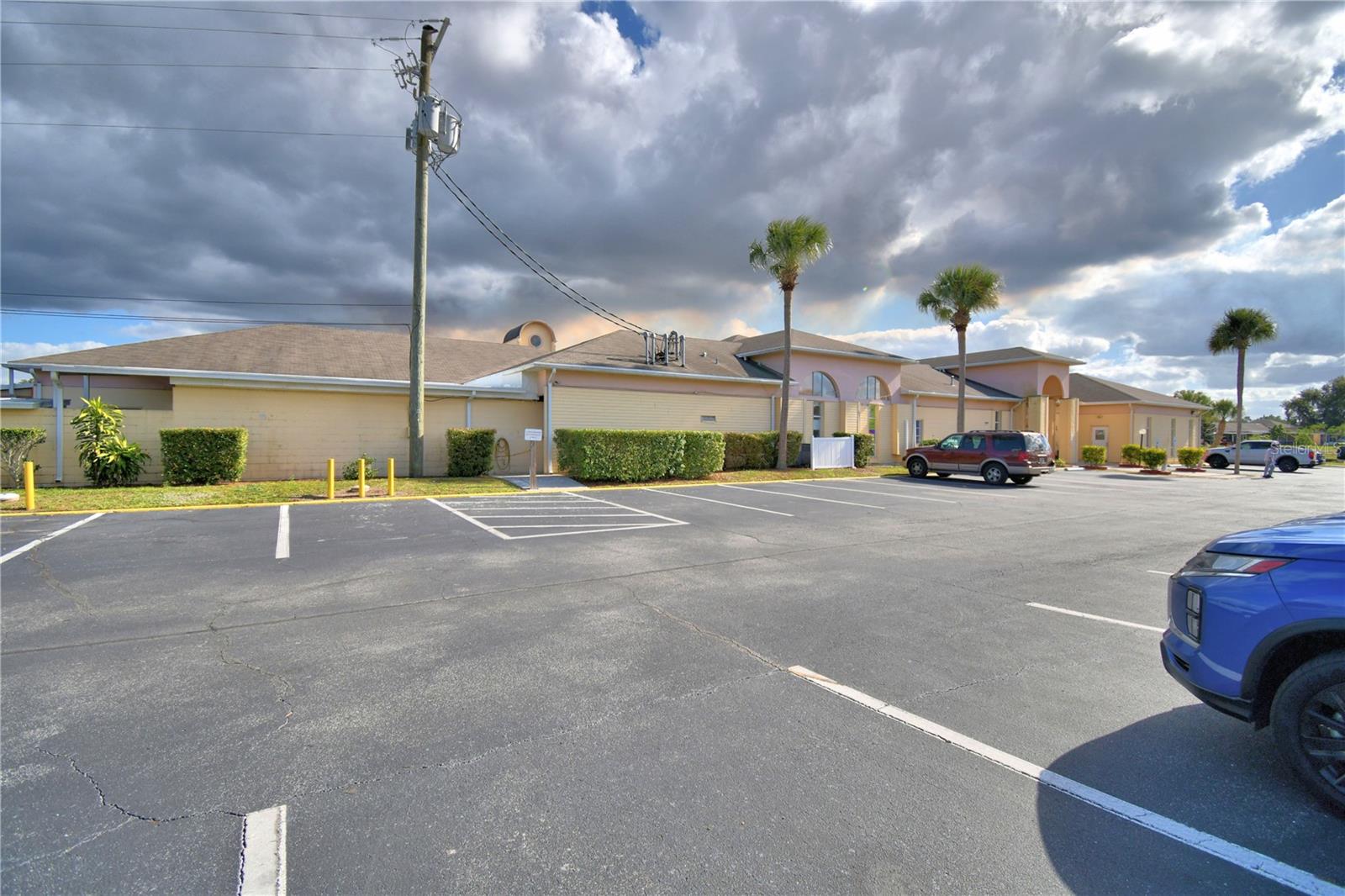 Image 39 of 52 For 1205 Club Circle