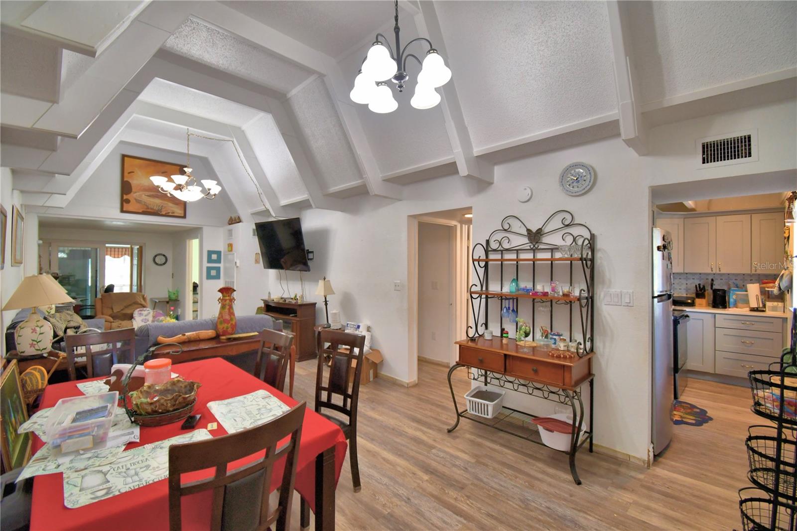 Image 4 of 52 For 1205 Club Circle