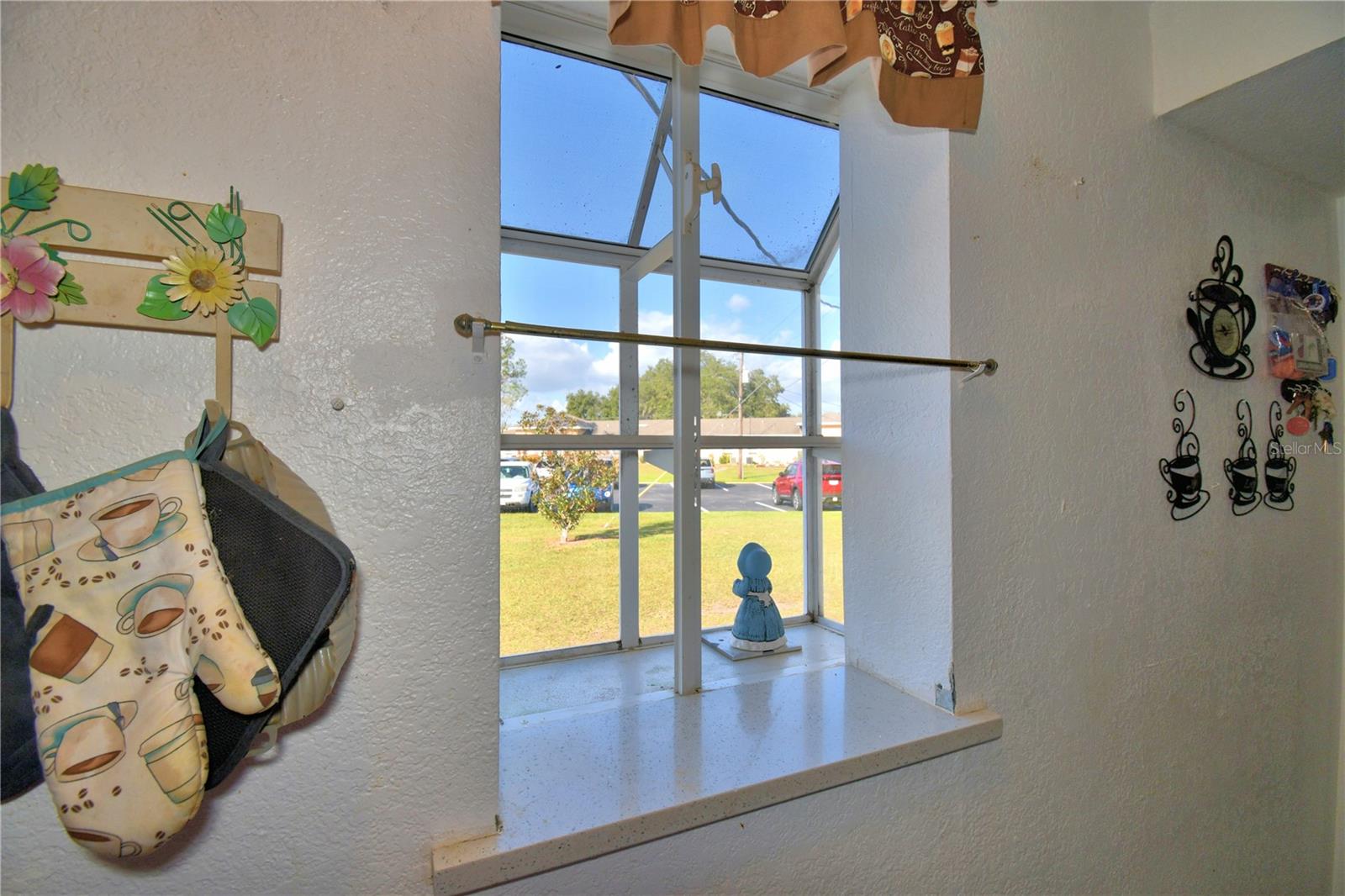 Image 7 of 52 For 1205 Club Circle