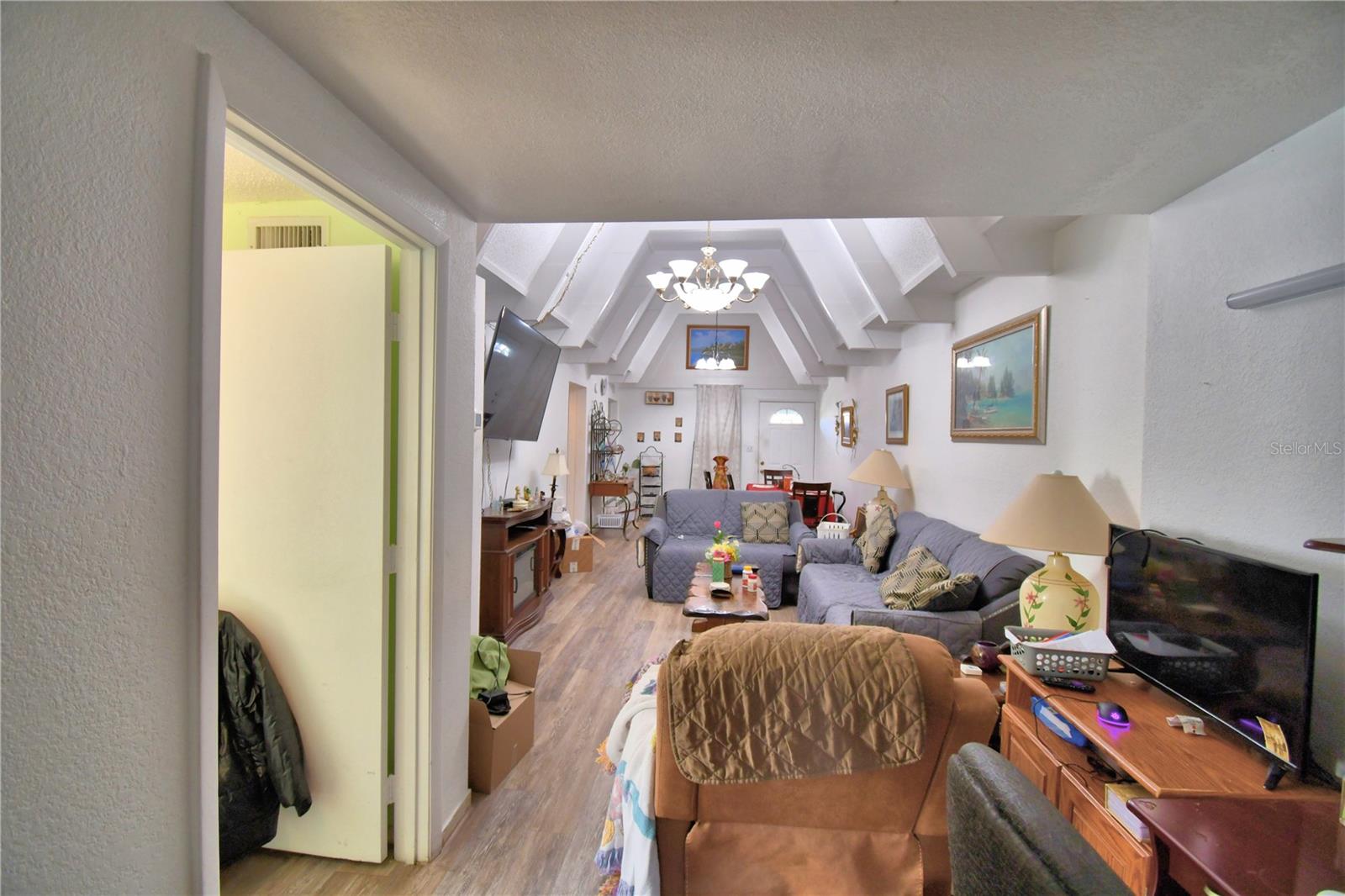 Image 8 of 52 For 1205 Club Circle