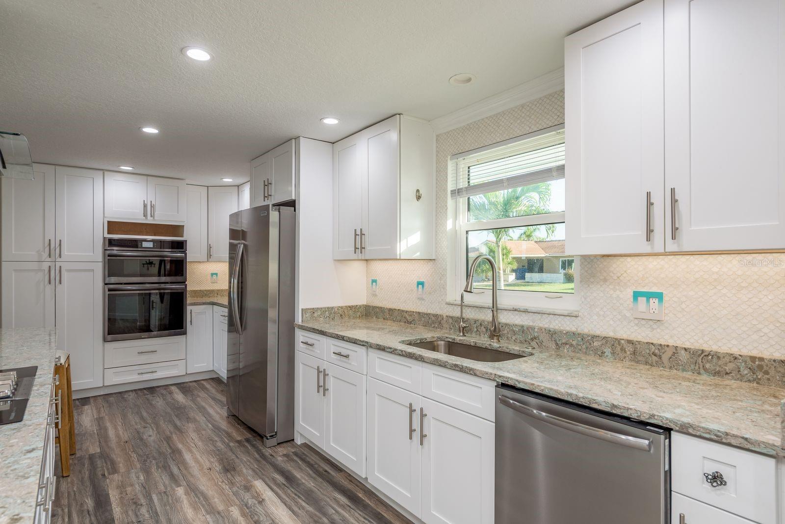 Listing photo id 11 for 5009 Dory Drive