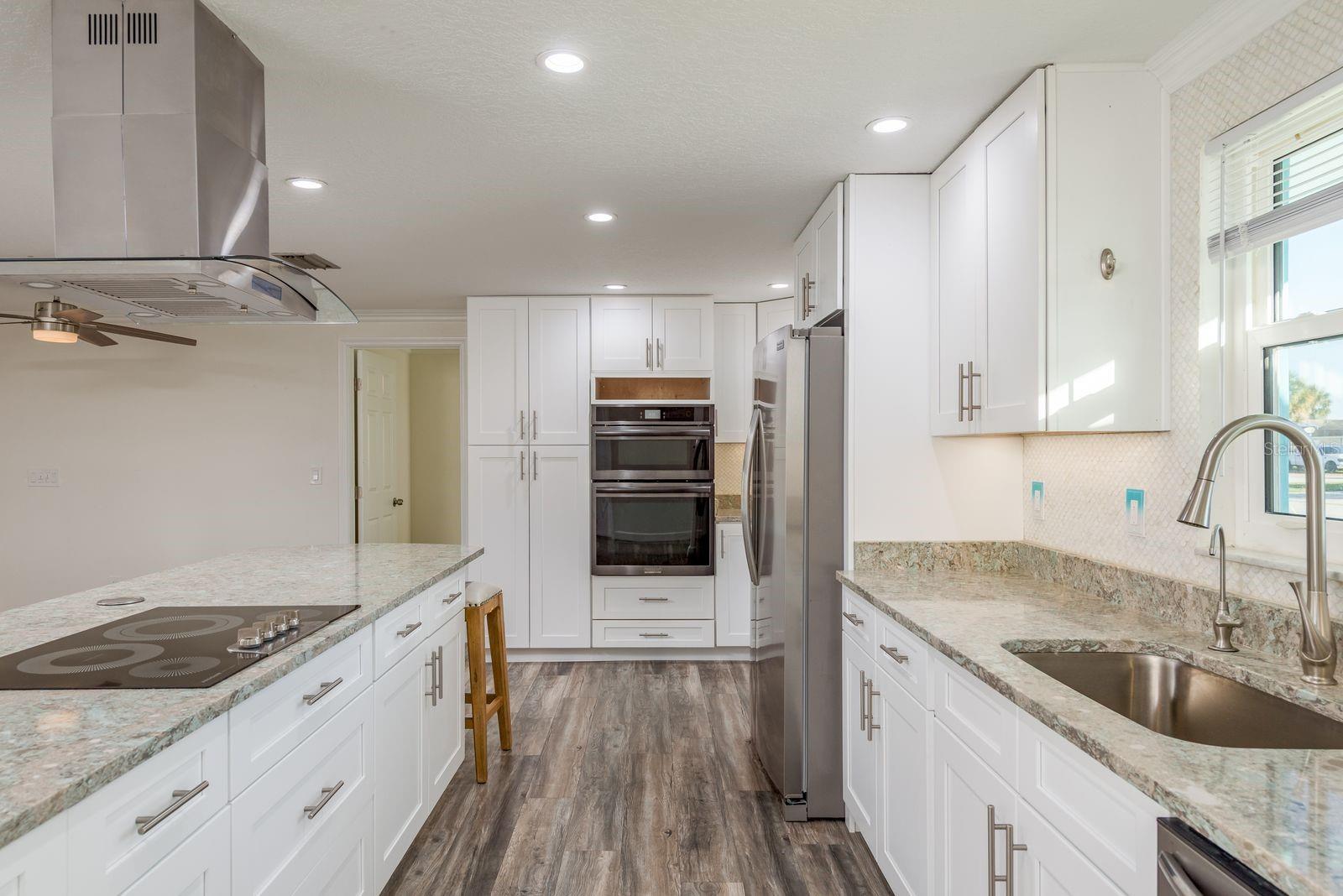 Listing photo id 12 for 5009 Dory Drive