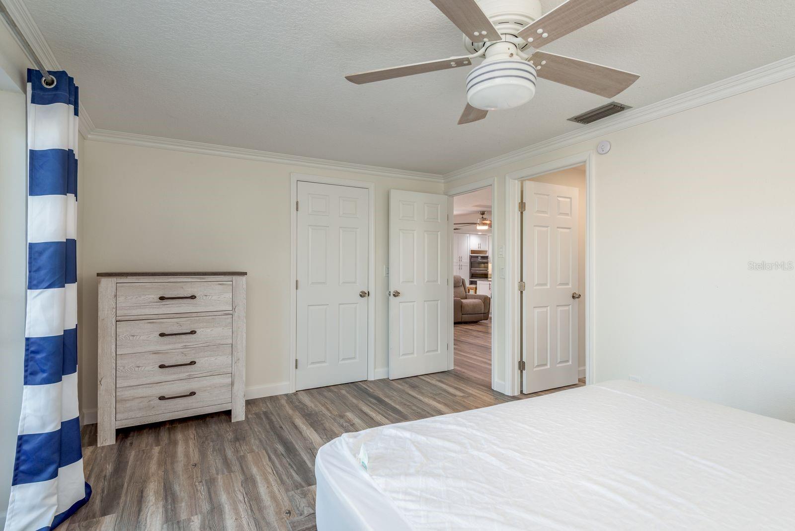 Listing photo id 16 for 5009 Dory Drive