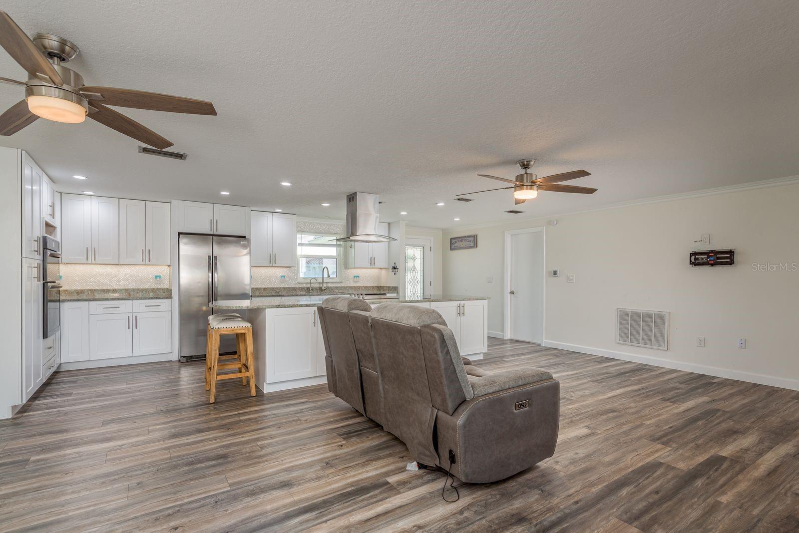 Listing photo id 6 for 5009 Dory Drive