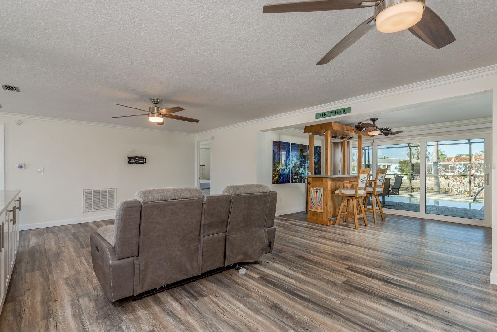 Listing photo id 7 for 5009 Dory Drive