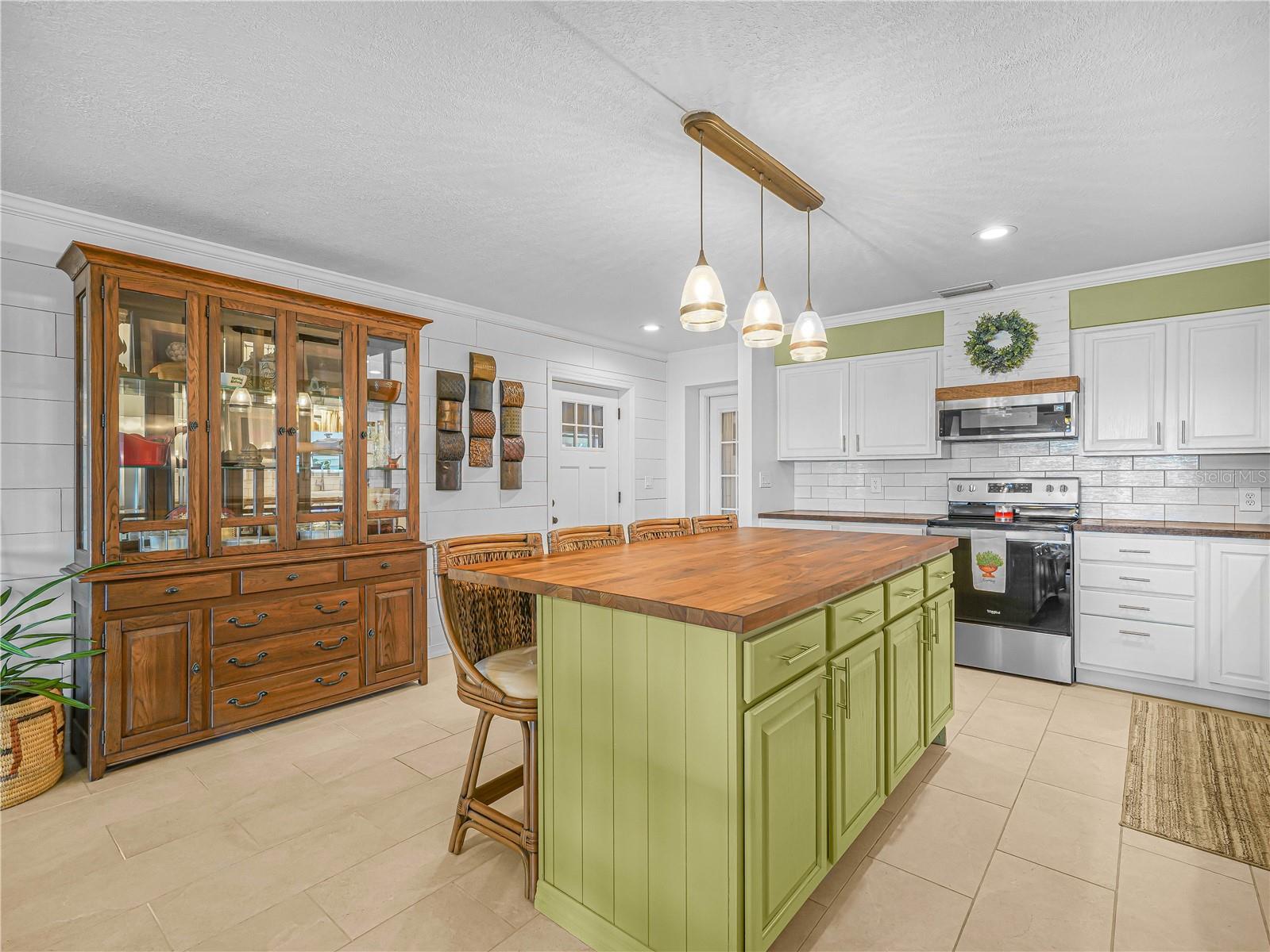 Image 18 of 57 For 6404 Jenny Drive