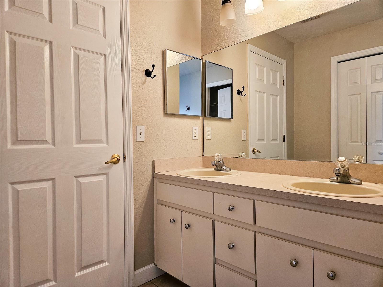 Image 12 of 19 For 5260 English Drive