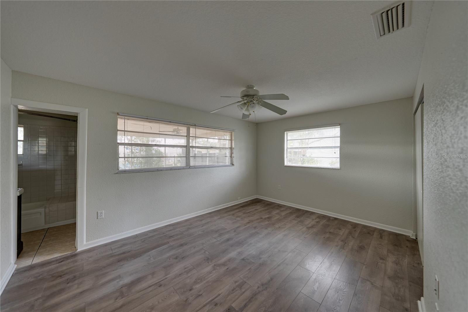 Image 19 of 53 For 2011 9th Street Ne