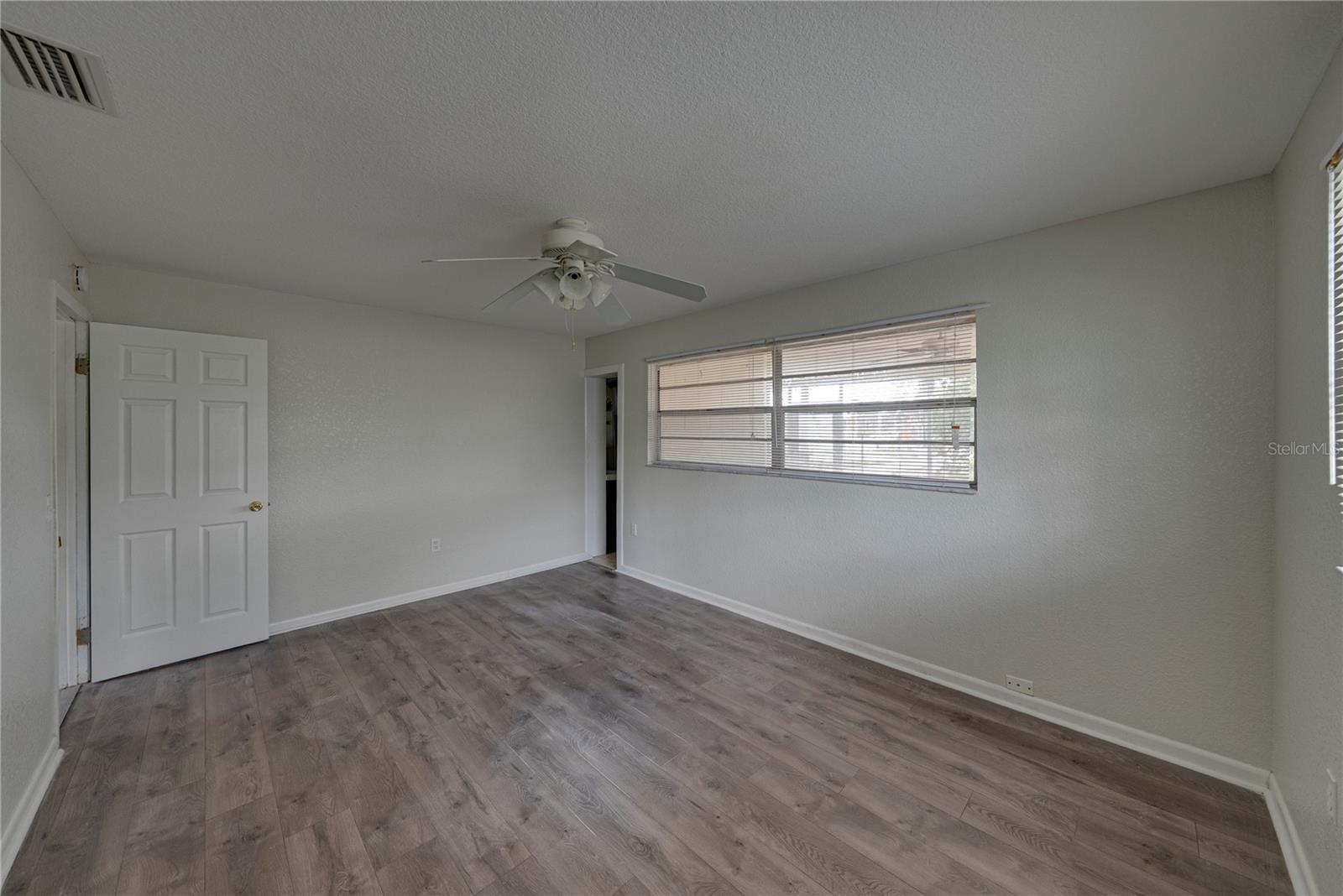 Image 20 of 53 For 2011 9th Street Ne