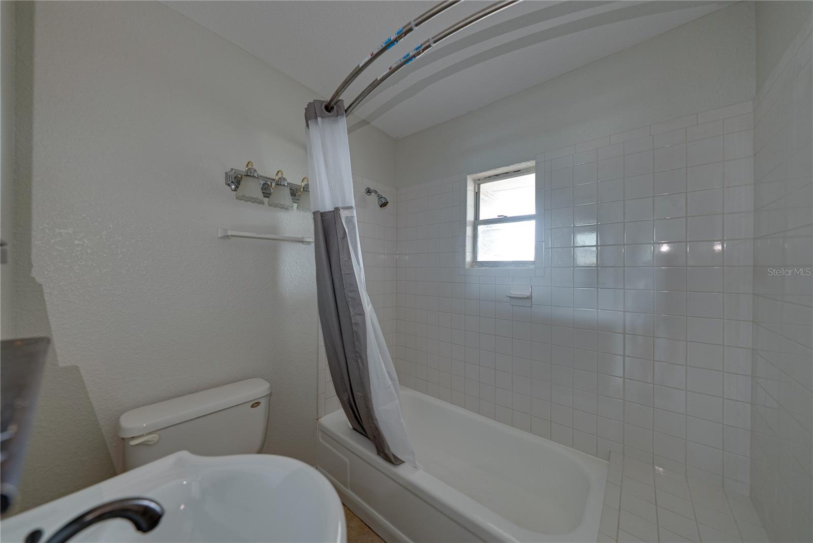 Image 23 of 53 For 2011 9th Street Ne