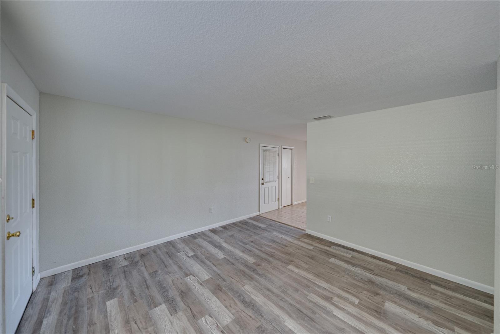 Image 6 of 53 For 2011 9th Street Ne