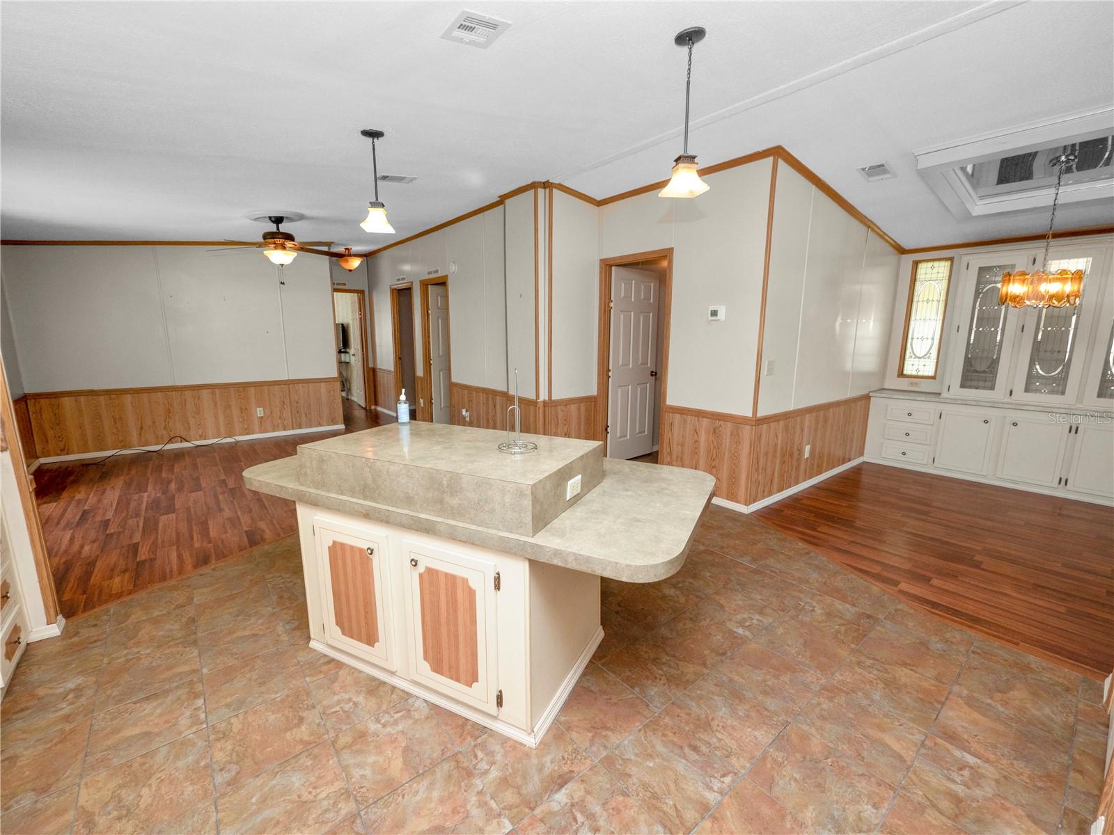 Image 16 of 38 For 2082 Thelma Drive