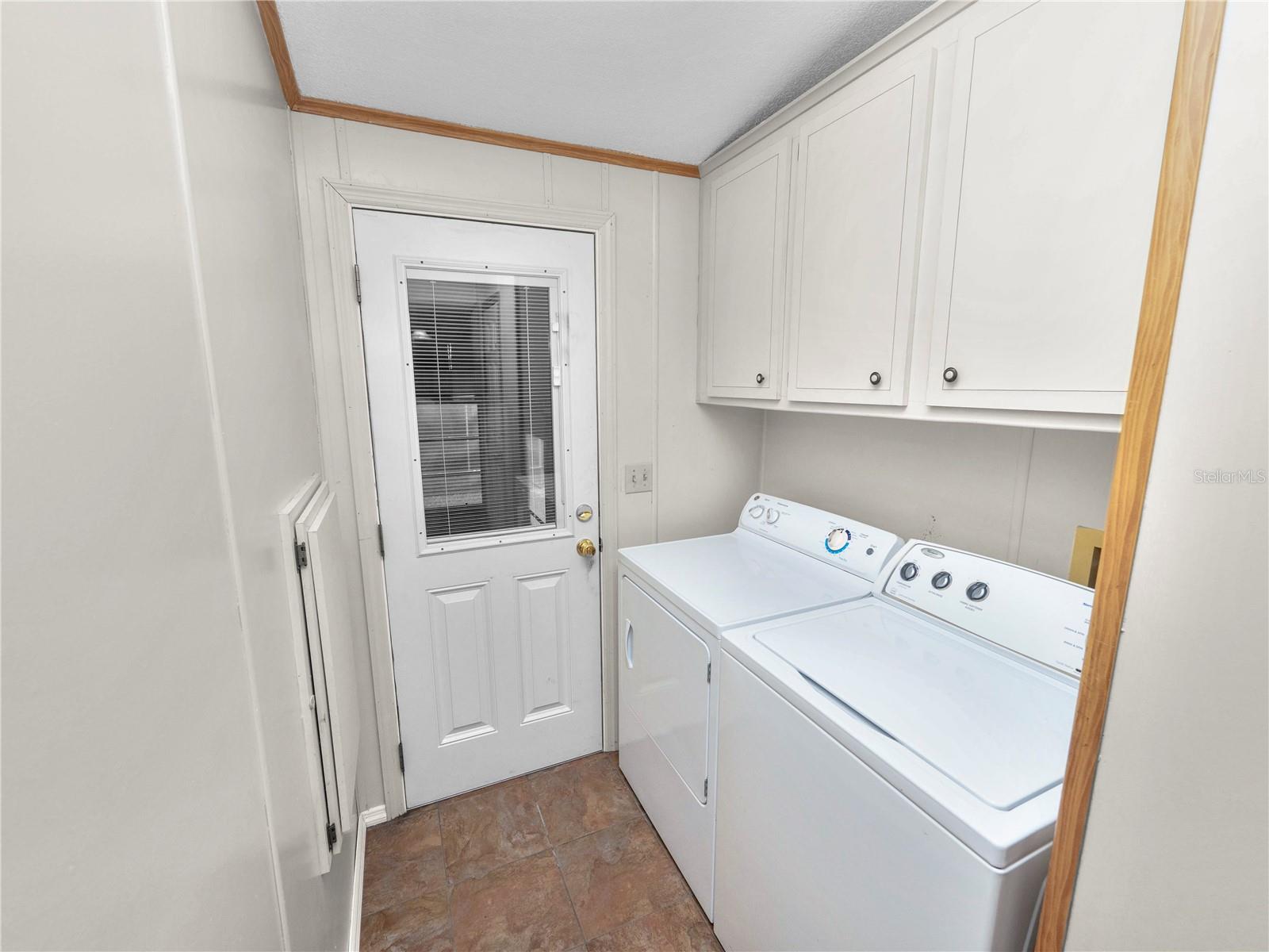 Image 21 of 38 For 2082 Thelma Drive