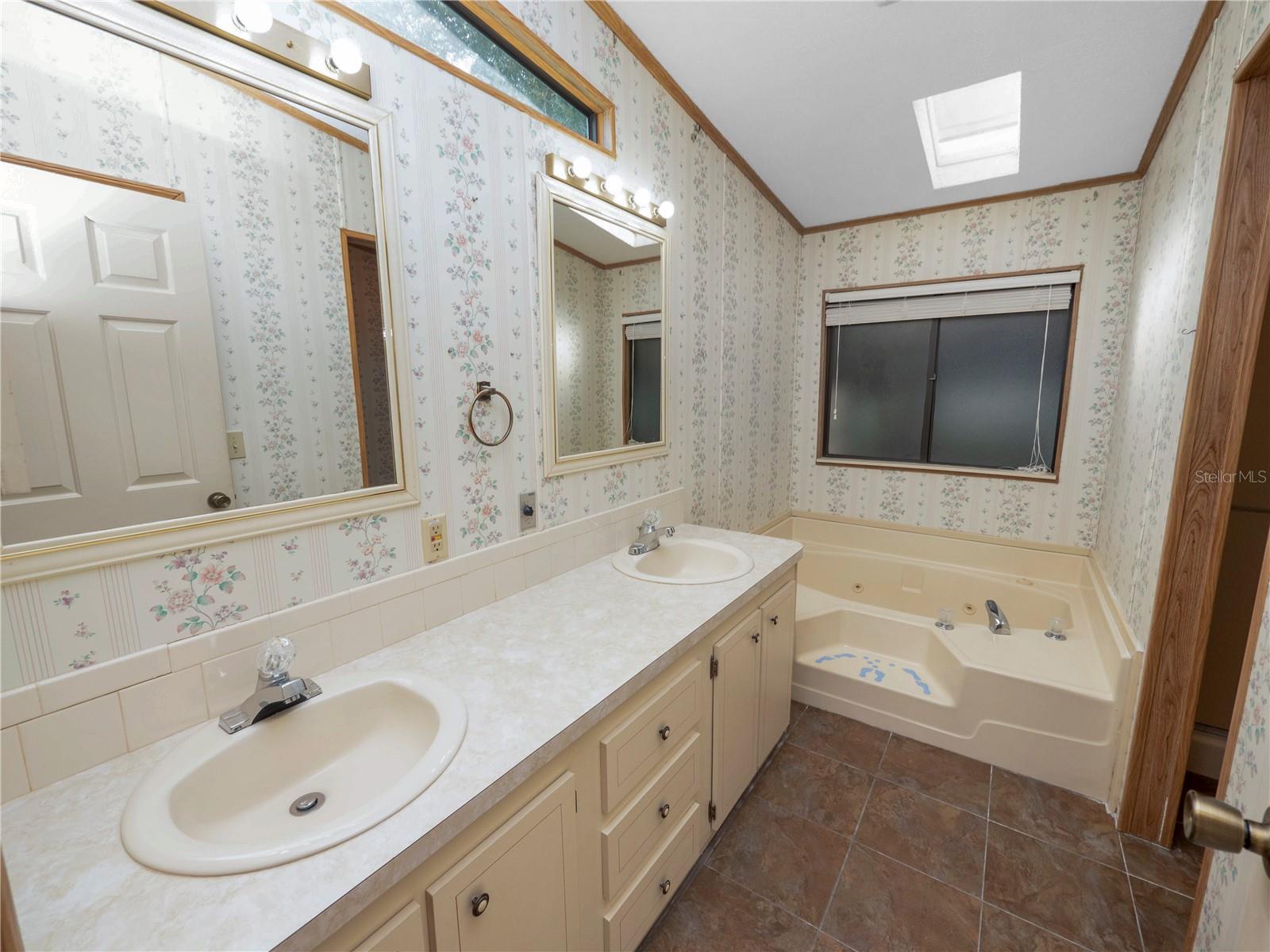 Image 23 of 38 For 2082 Thelma Drive