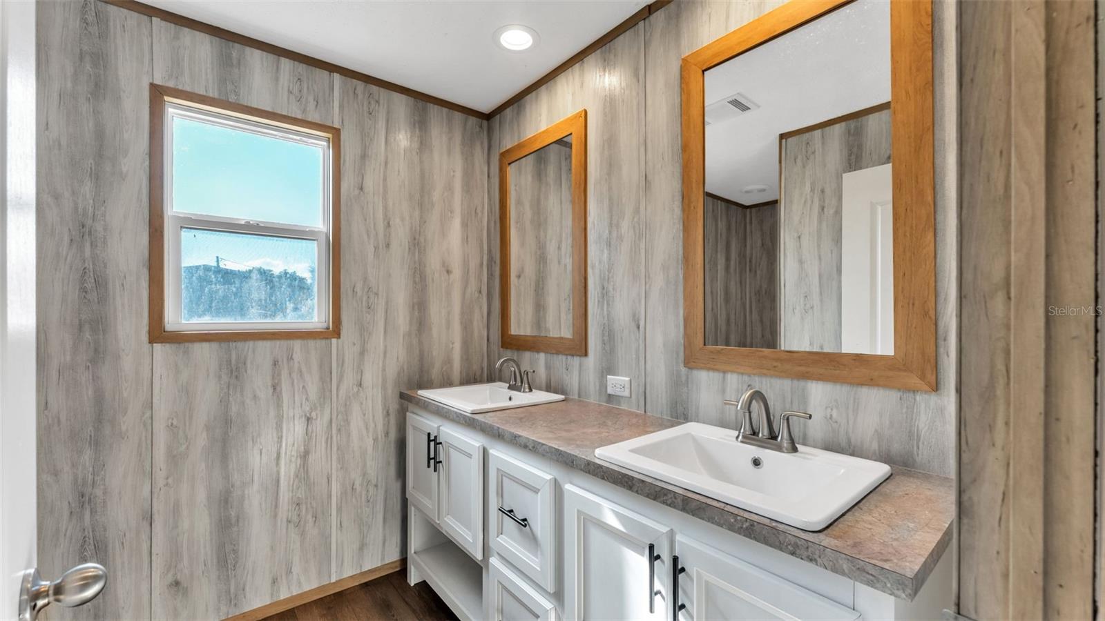 Image 18 of 39 For 1815 Christy Lane