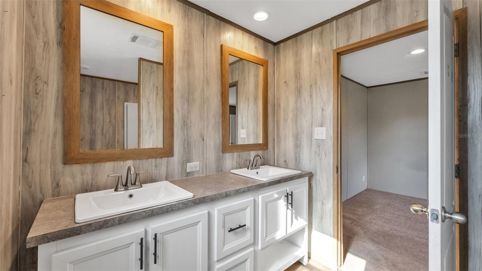 Image 19 of 39 For 1815 Christy Lane