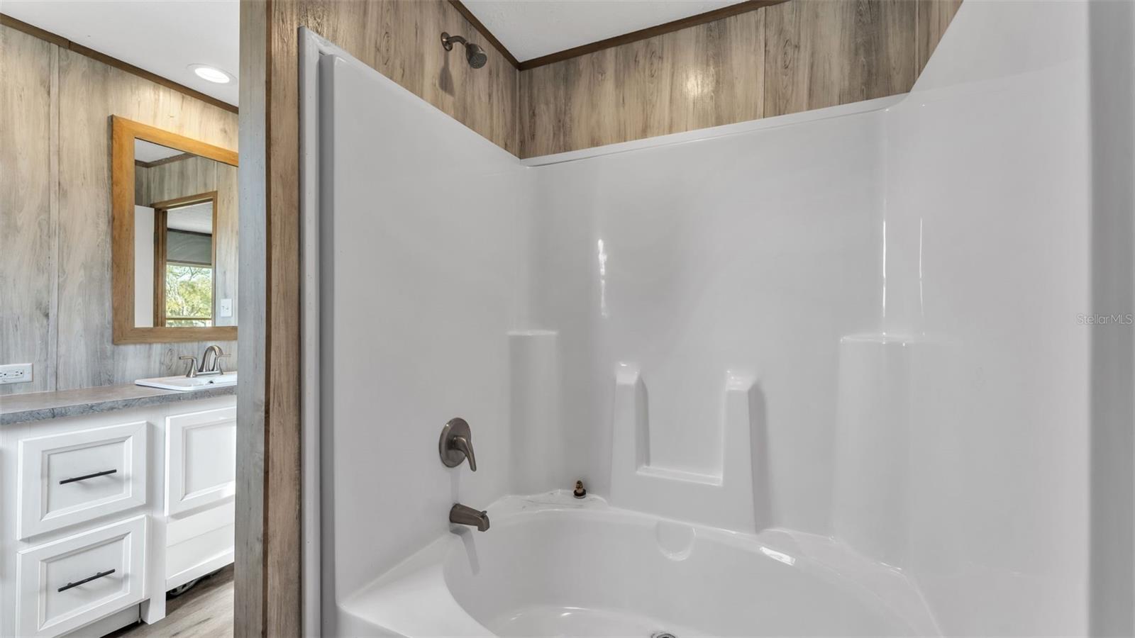 Image 21 of 39 For 1815 Christy Lane