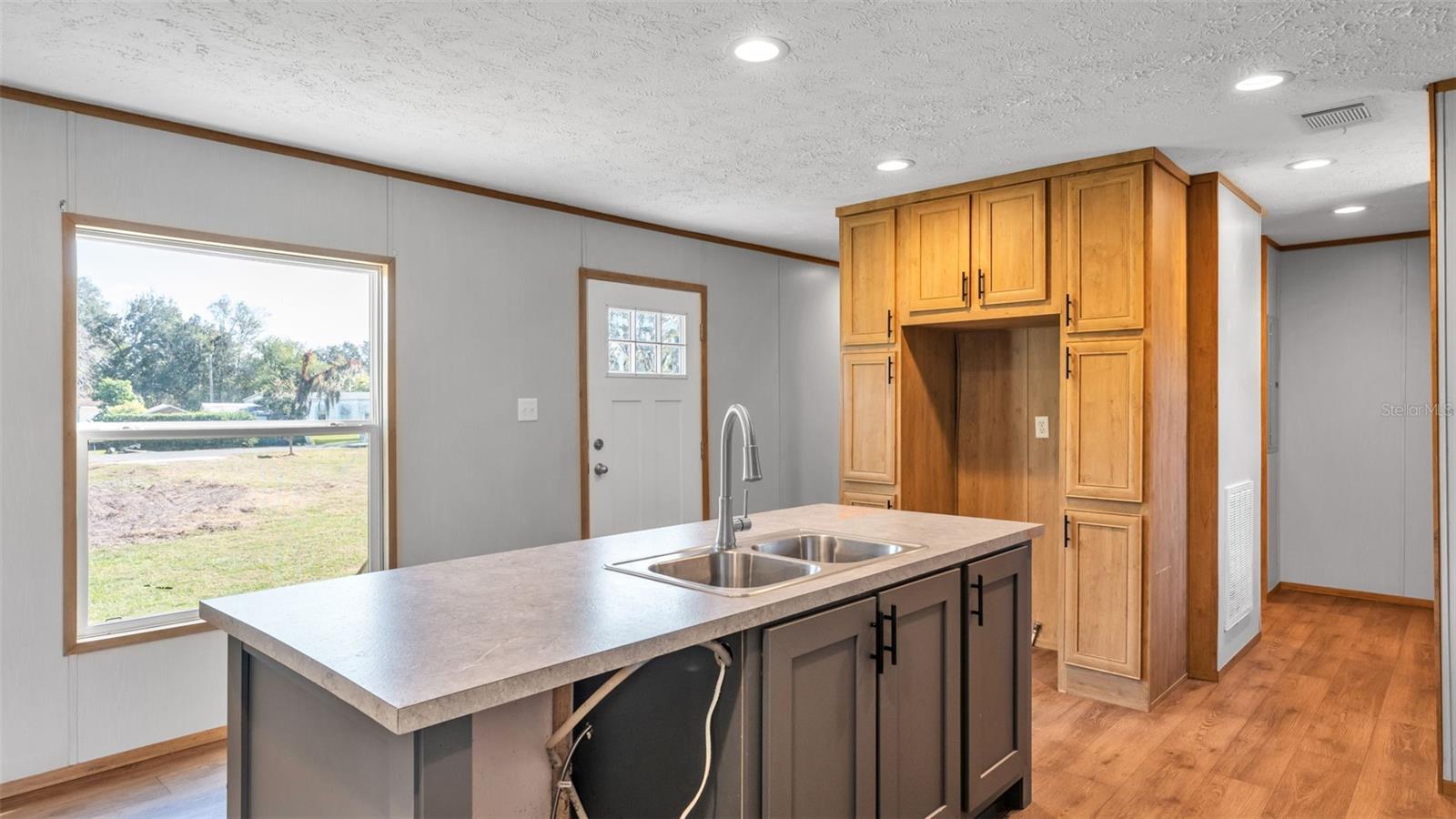 Image 5 of 39 For 1815 Christy Lane