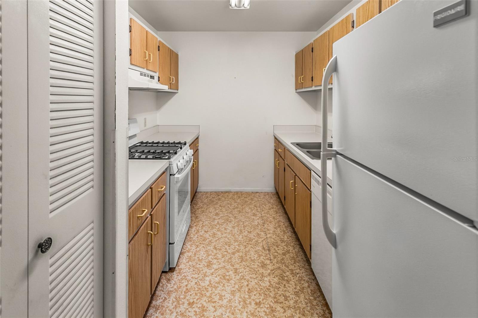 Image 12 of 16 For 2065 Isle Royale Court Se 141