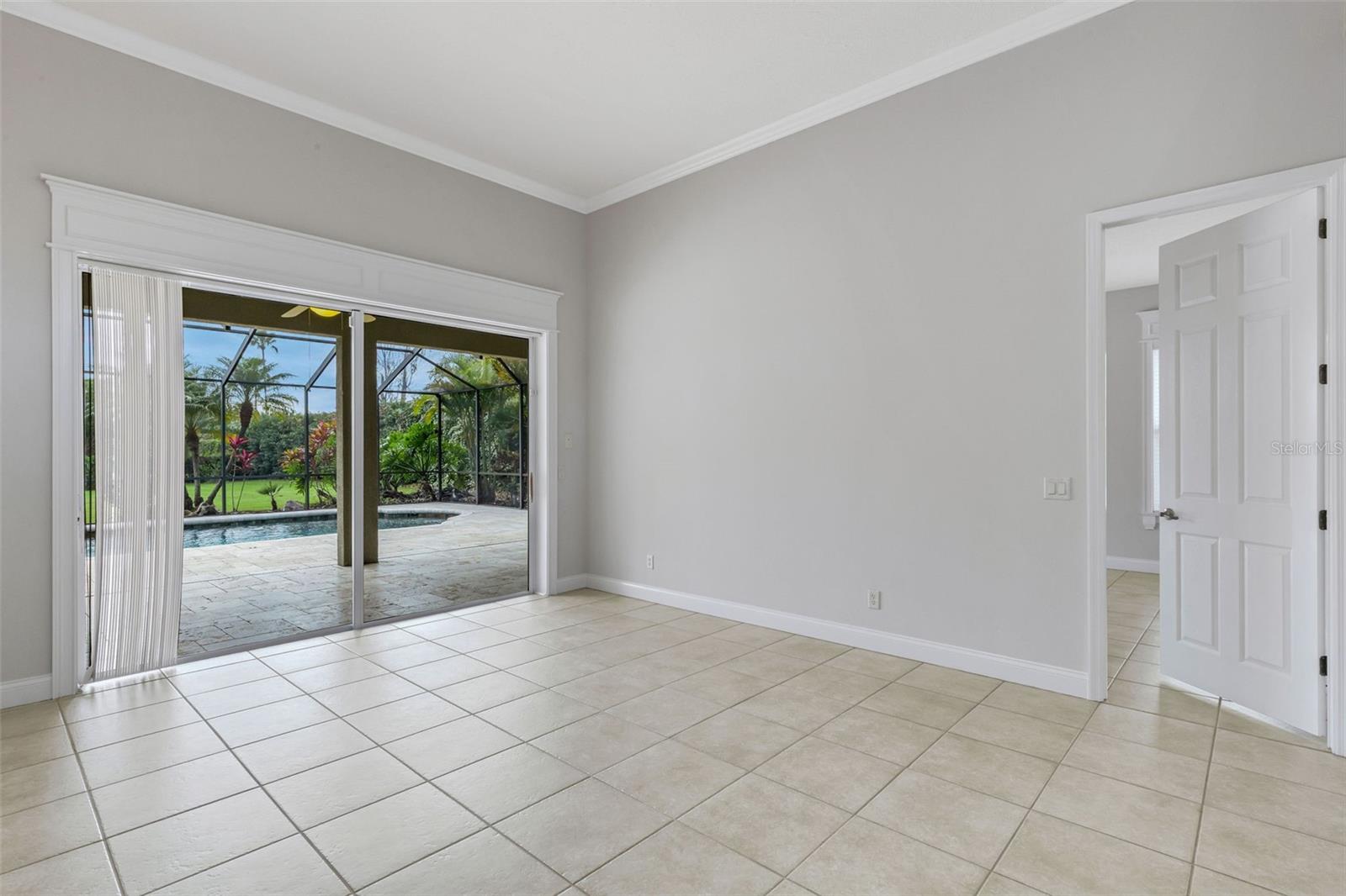 Image 10 of 53 For 828 Whitestone Court