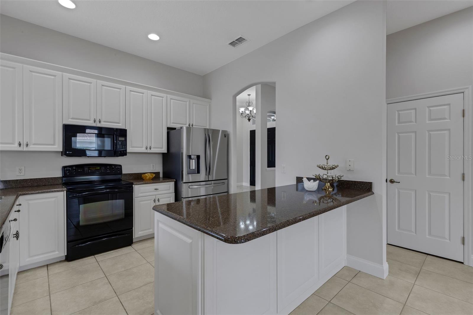 Image 14 of 53 For 828 Whitestone Court