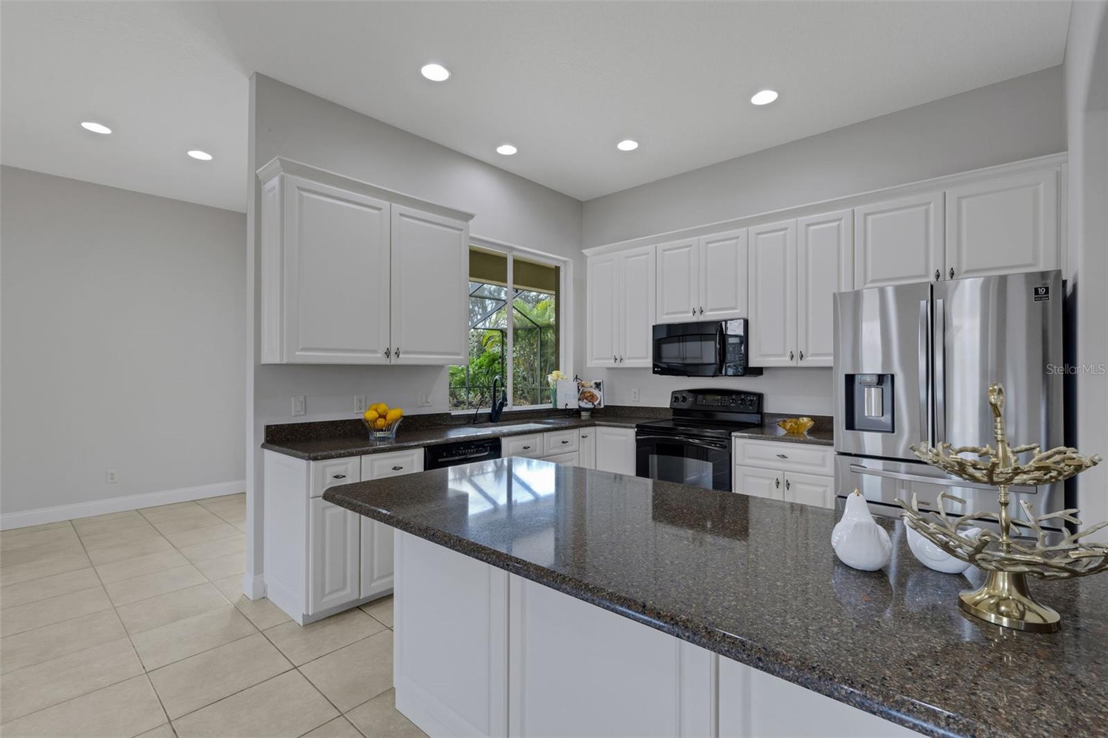 Image 15 of 53 For 828 Whitestone Court