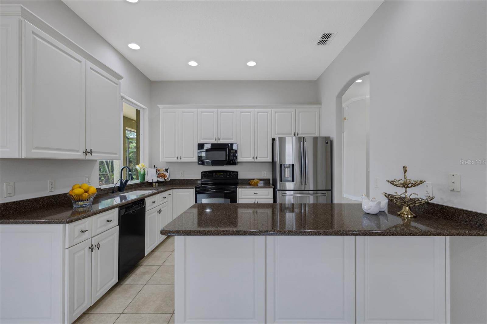 Image 16 of 53 For 828 Whitestone Court