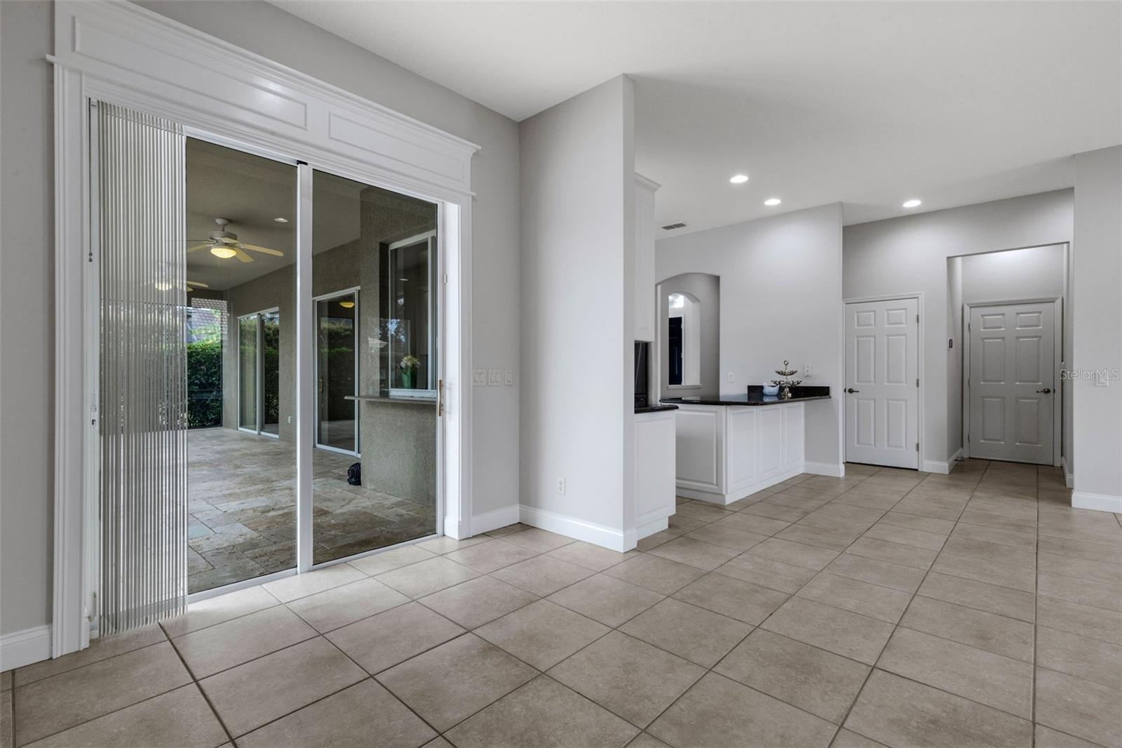 Image 18 of 53 For 828 Whitestone Court