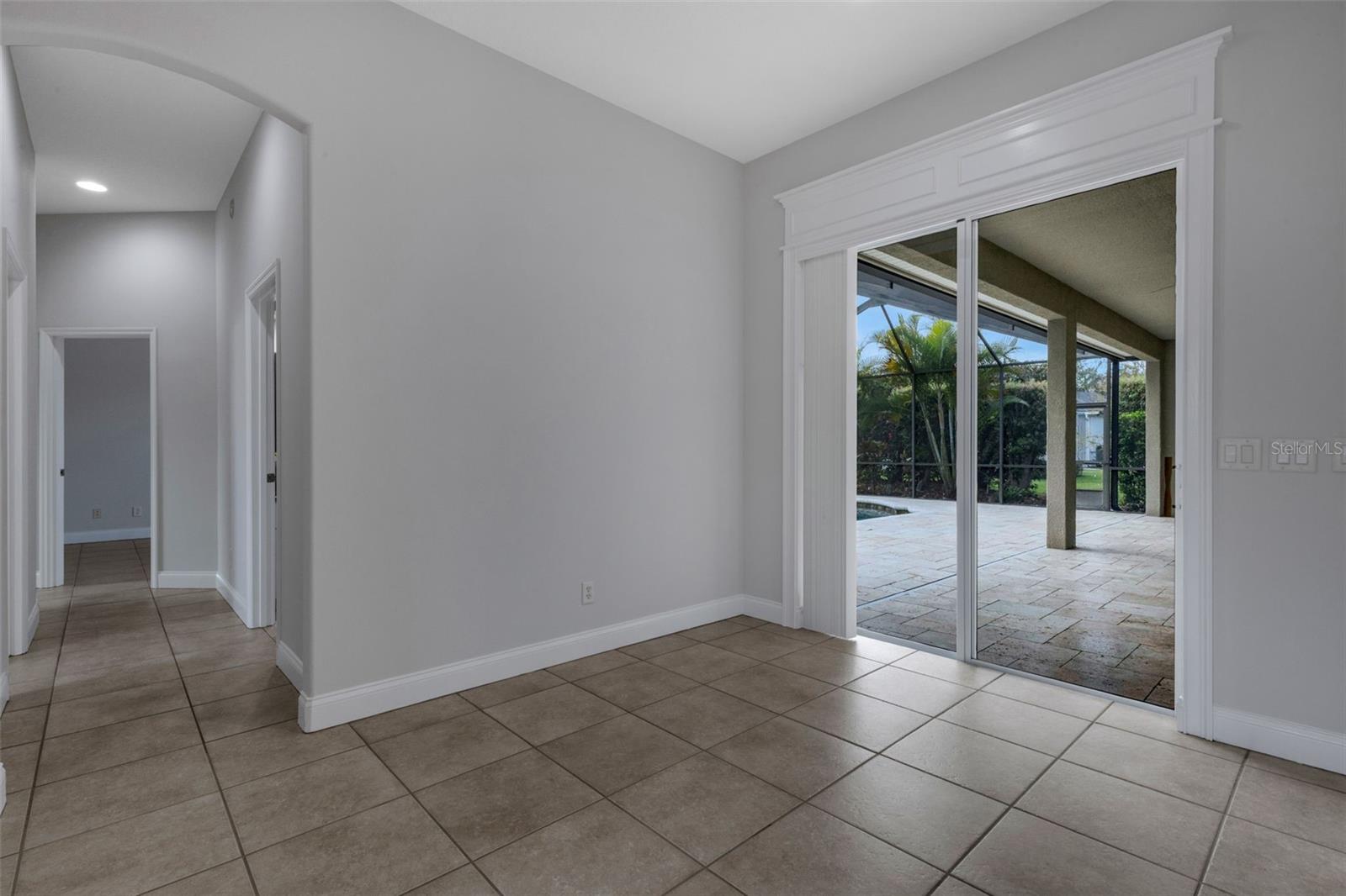 Image 19 of 53 For 828 Whitestone Court