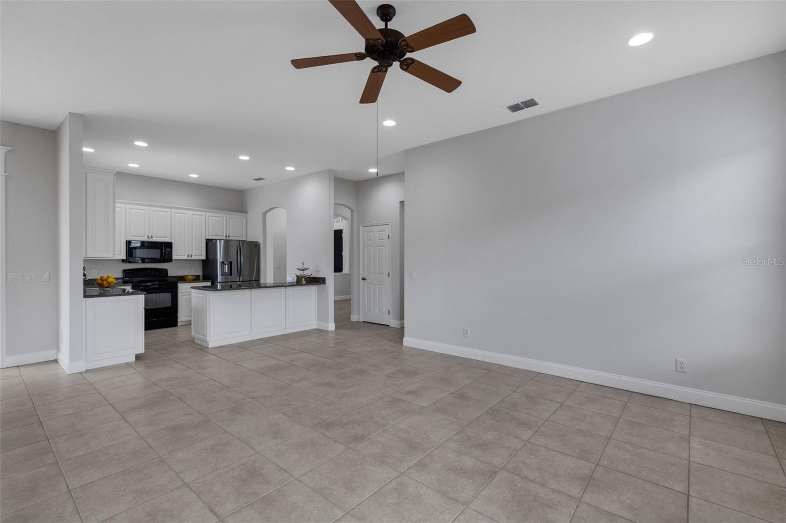 Image 21 of 53 For 828 Whitestone Court