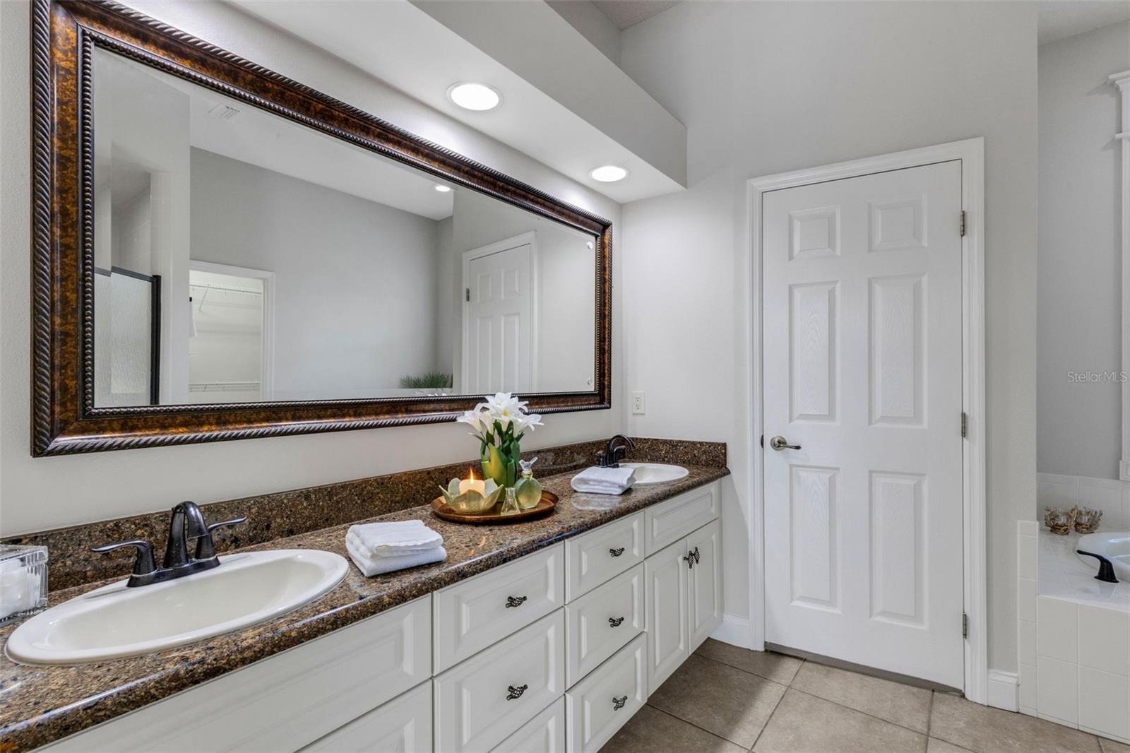 Image 26 of 53 For 828 Whitestone Court