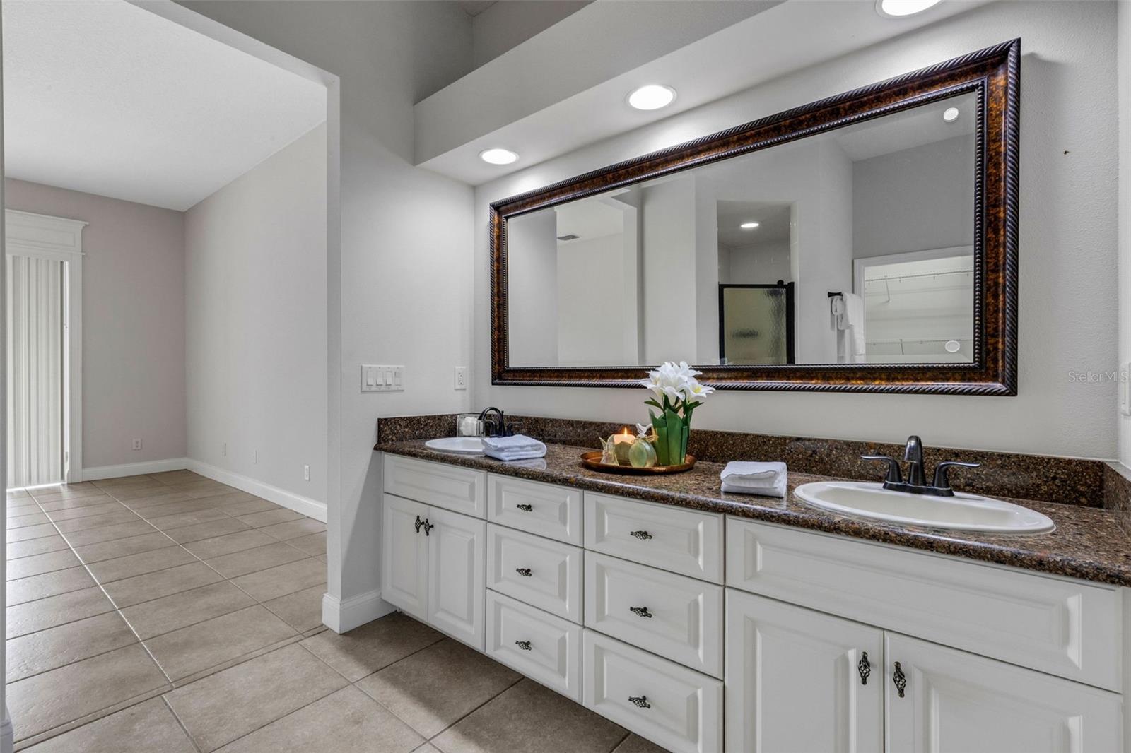 Image 27 of 53 For 828 Whitestone Court