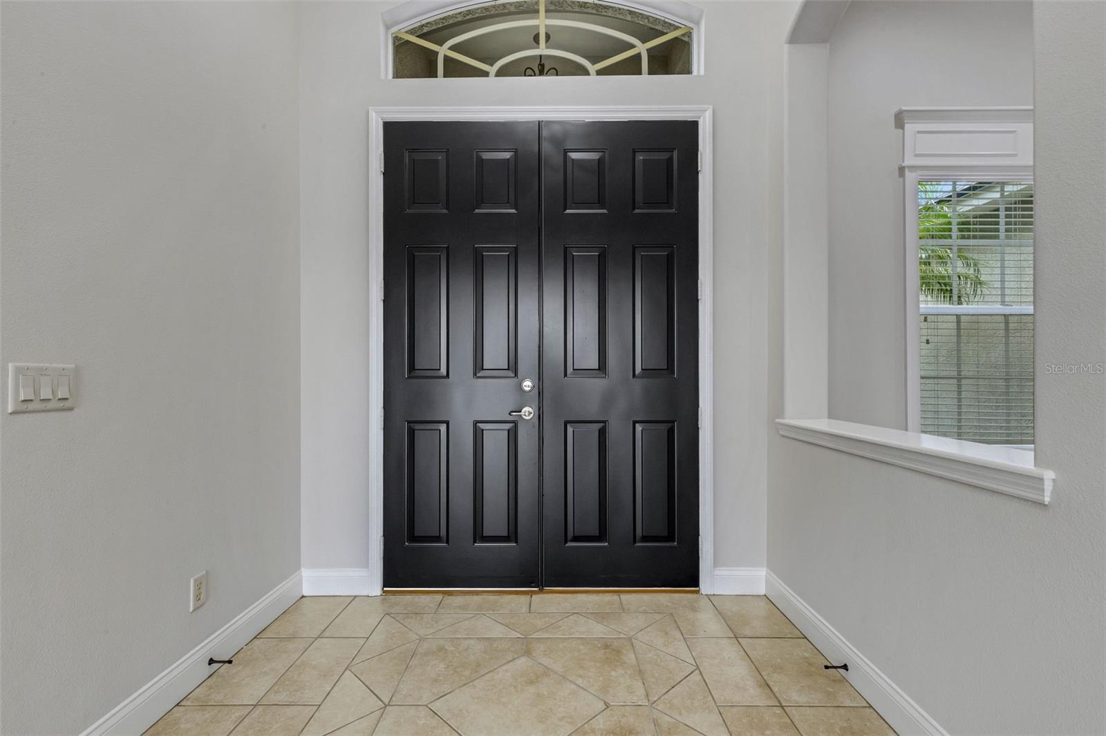 Image 4 of 53 For 828 Whitestone Court