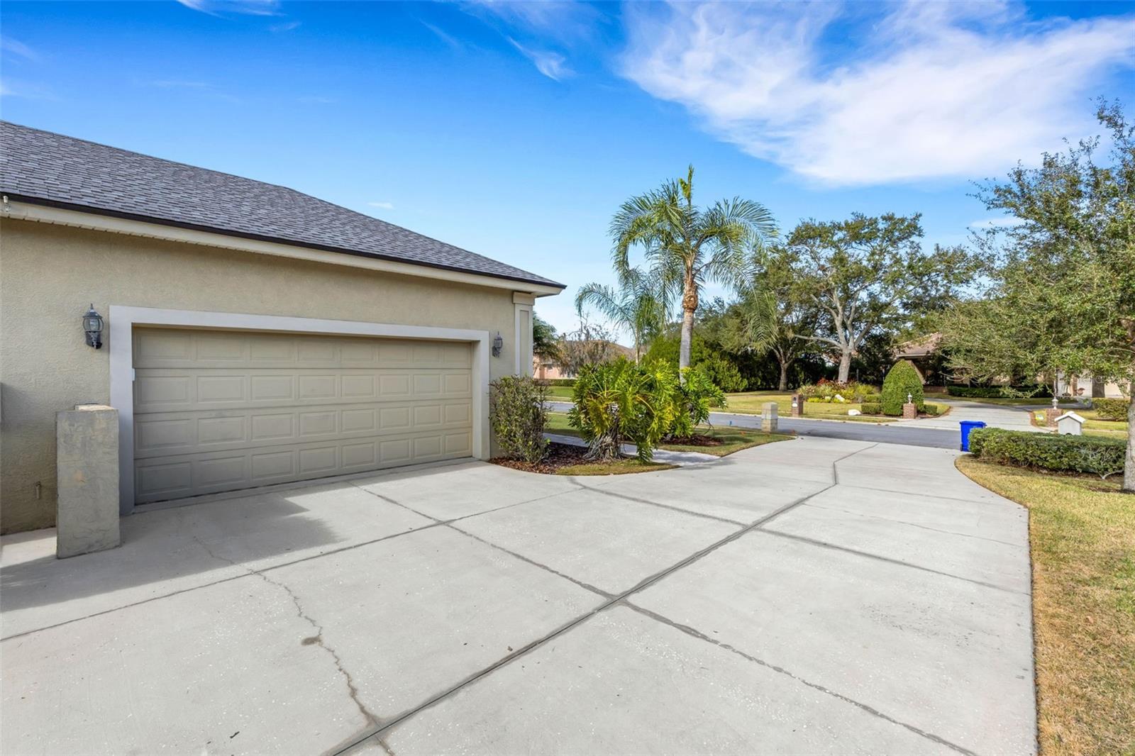 Image 44 of 53 For 828 Whitestone Court