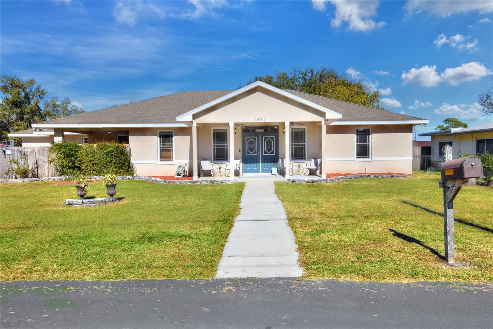 Image 3 of 62 For 1995 Avenue F Sw