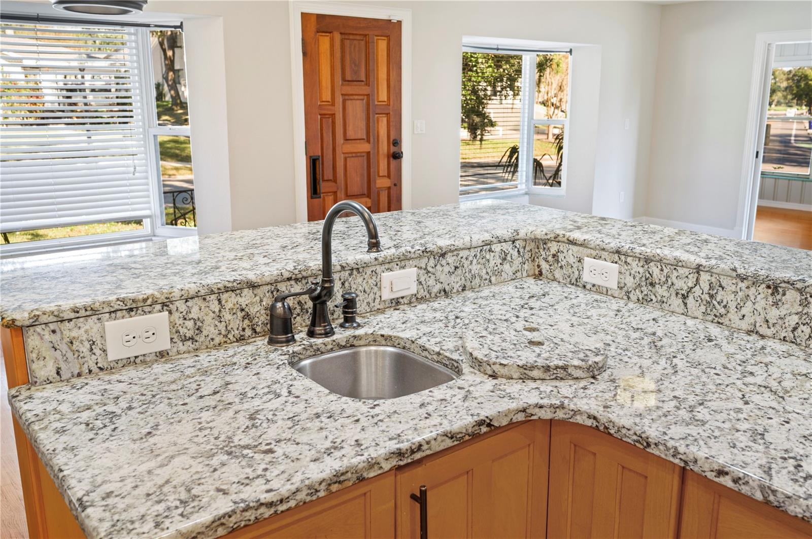 Image 12 of 51 For 425 Belmar Street