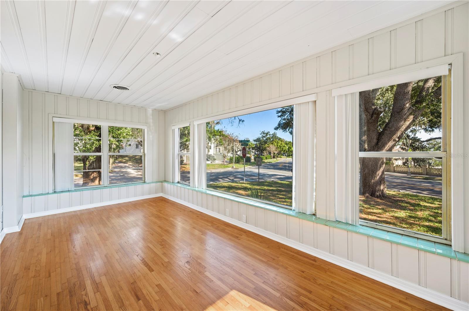 Image 16 of 51 For 425 Belmar Street