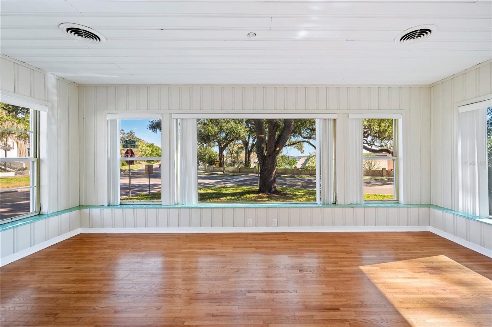 Image 17 of 51 For 425 Belmar Street