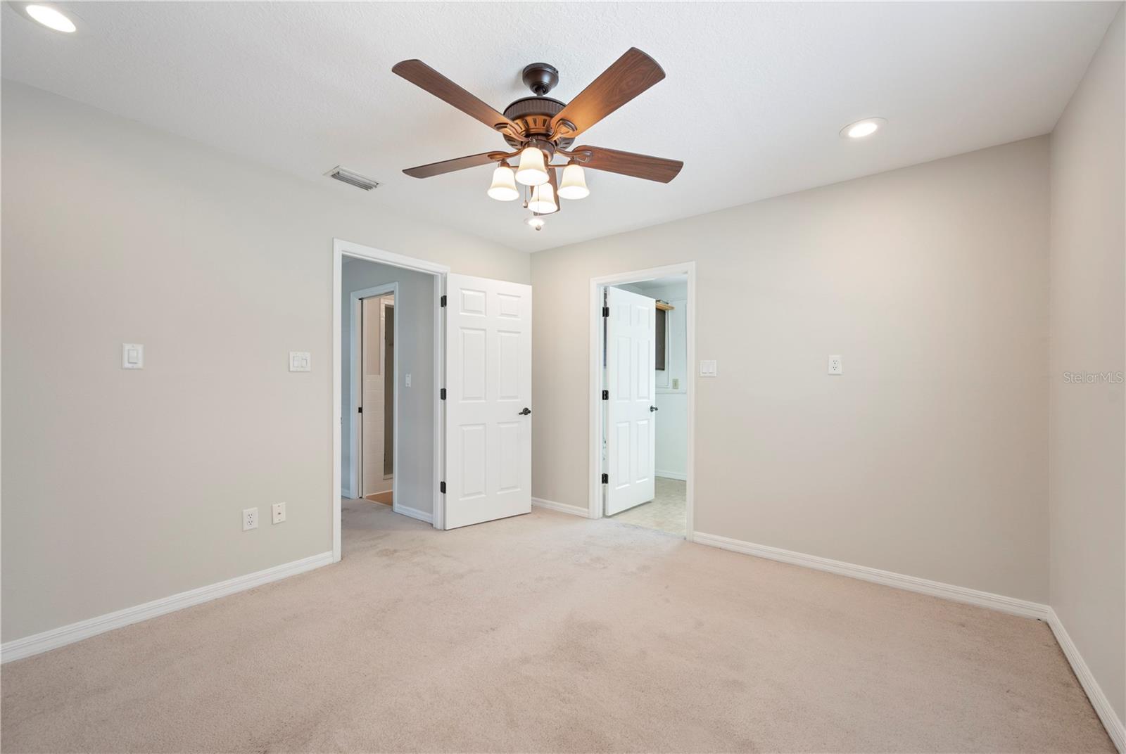 Image 21 of 51 For 425 Belmar Street