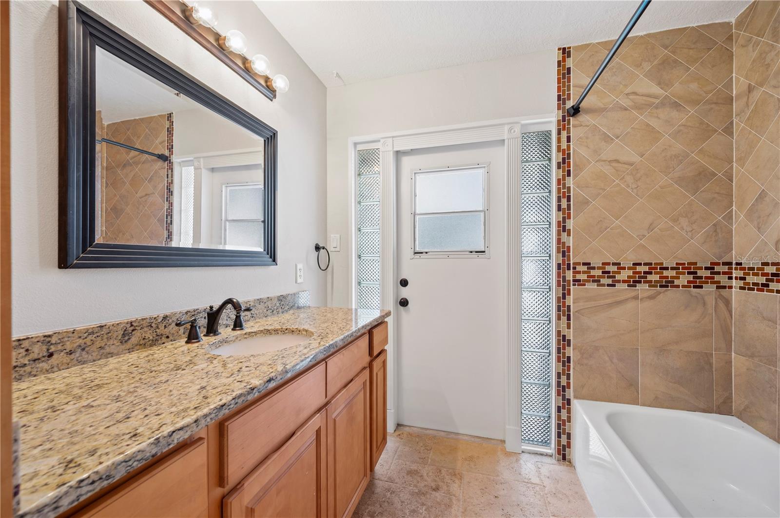 Image 32 of 51 For 425 Belmar Street